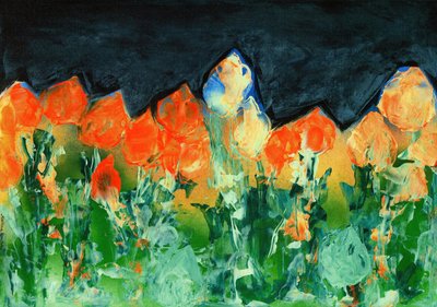 Cielo de lluvia negro sobre un paisaje montañoso con flores de Martina Konitzky