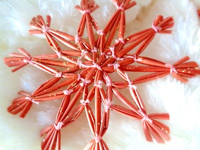 Estrella de paja rosa de Martina Konitzky