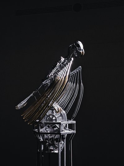 The Nerve Rack, 2019 (acetal, acrílico, aluminio, latón, circuitos eléctricos, pintura, PVC, resina, servomotores, acero) de Mat Collishaw