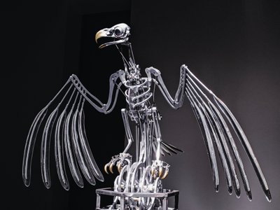 The Nerve Rack, 2019 (acetal, acrílico, aluminio, latón, circuitos eléctricos, pintura, PVC, resina, servomotores, acero) de Mat Collishaw