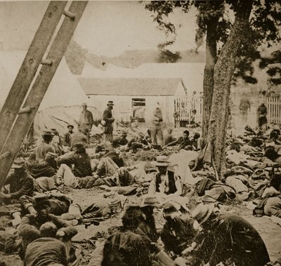 Escena de hospital de campaña en Savage