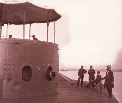 Tripulación en la cubierta del USS Monitor, c.1862 de Mathew Brady