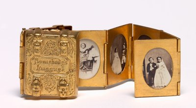 Equipaje de Alguien Álbum de Boda en Miniatura de Tom Thumb y Lavinia Warren, c. 1863 de Mathew B. Brady