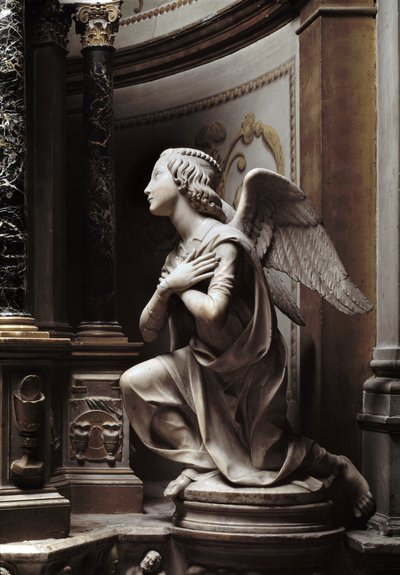 Ángel en adoración. Escultura de mármol por Matteo Civitali de Matteo Civitali