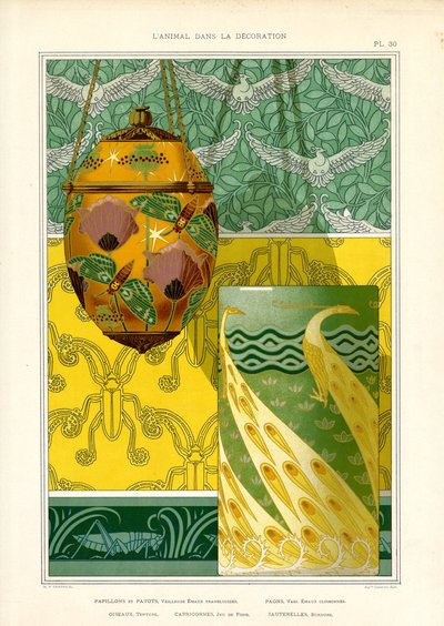 Objetos decorativos Art Nouveau con pavo real, mariposas y palomas (litografía) de Maurice Pillard Verneuil