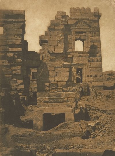 Fachada lateral del gineceo de Ramsés-Meiamoun, Palacio de Medinet-Habou, en Tebas, 1849-50 de Maxime Du Camp