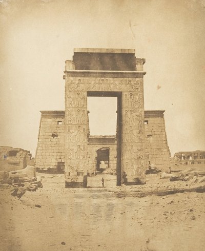 Propileo del Templo de Khons, en Karnak, Tebas de Maxime Du Camp
