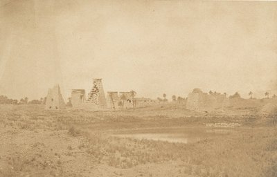 Vista de los propileos del palacio de Karnak, tomada desde el sureste de Maxime Du Camp