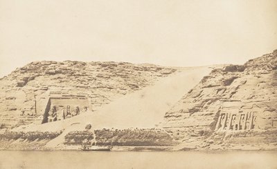 Vista general de los Speos de Phré y de Athor, en Abousembil, tomada desde la isla, 29 de marzo de 1850 de Maxime Du Camp