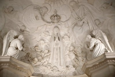 Santuario de Fátima. Interior de la antigua Basílica de Fátima. Coronación de la Virgen. Portugal. de Maximiano Alves