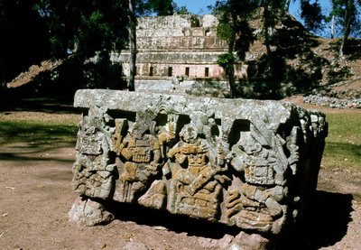 Altar Q con coronación del rey del sol naciente, 776 d.C. de Mayan