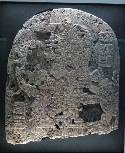 Fragmento de panel con gobernante, área de Petén, período Clásico Tardío de Mayan