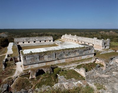 Vista del Cuadrángulo de las Monjas, siglos IX-X de Mayan