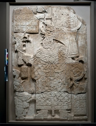 Cara frontal de una estela, Período Clásico, 