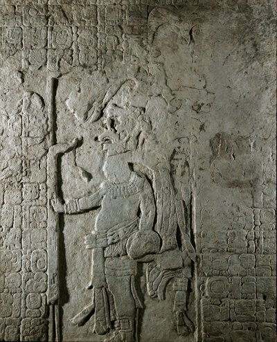 Arte maya: panel n. 1 del sitio maya de El Cayo (entre 600 y 800) que representa un personaje rodeado de inscripción en jeroglíficos en referencia a cálculos astronómicos. Colección privada de Mayan Mayan