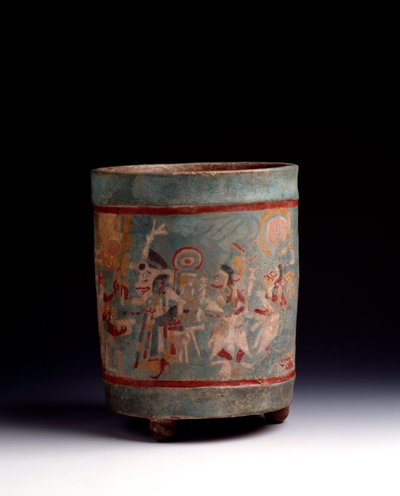 Arte precolombino, civilización maya, período clásico: vaso cilíndrico en arcilla policromada decorado con una escena ceremonial con personajes en procesión. De La Lagunita, Quiché, Guatemala. Dim. h. 24,1 x diam. 18,5 cm Guatemala, Museo Nacional de Arque de Mayan Mayan
