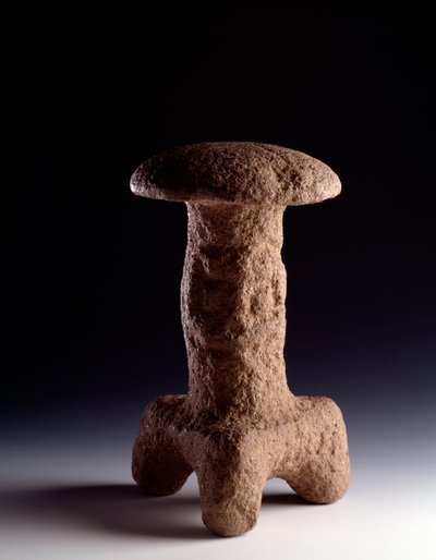 Arte precolombino, civilización maya, período clásico: escultura de piedra en forma de hongo trípode. De Chimaltenango, Guatemala de Mayan Mayan