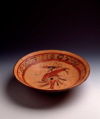 Arte precolombino, civilización maya, período clásico: vaso trípode de arcilla pintada. De Petén, Guatemala de Mayan Mayan