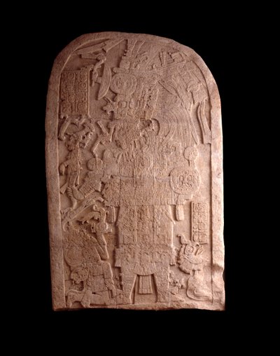 Arte precolombino, civilización maya, período clásico tardío: estela de piedra de Machaquila, Petén, Guatemala. Guatemala, Museo Nazionale di Archeologia e Etnologia de Mayan Mayan