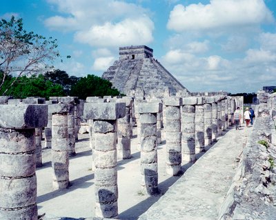 Civilización precolombina: vista del sitio de Chichén Itzá en la región de Yucatán. Civilización maya, período clásico y renacimiento maya, 750-1200 d.C. México de Mayan Mayan
