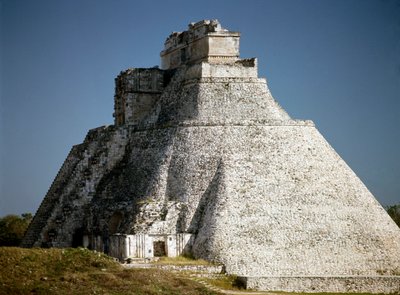 Pirámide del Mago, siglo VI de Mayan Mayan