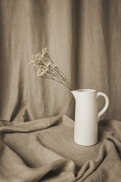 Bodegón floral minimalista de Mayra Pama