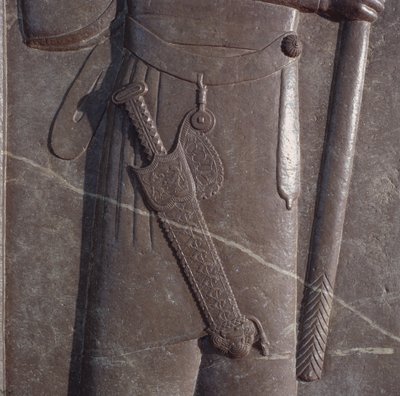 Tallado de la espada del portador de armas de Jerjes, relieve en la Sala de Audiencias en Persépolis de Median School