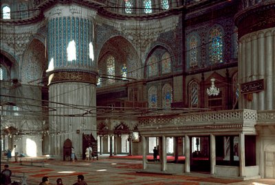 Arte otomano: vista interna de la Mezquita Azul construida entre 1609 y 1616 de Mehmet Aga