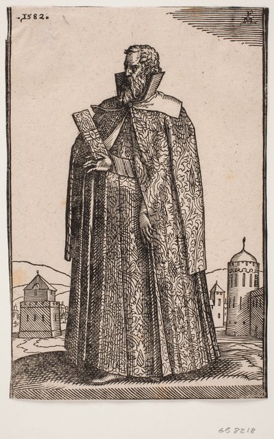 Embajador de pie con traje europeo (¿veneciano?), perfil de 3/4 hacia la izquierda; en la mano derecha sostiene un estuche de cartas de Melchior Lorck