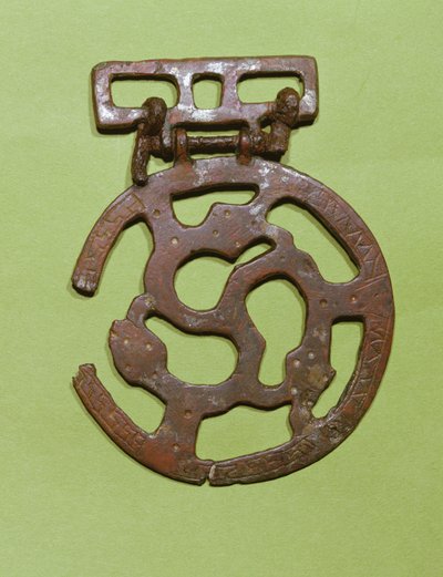 Decoración de cinturón encontrada en Saint-Denis, Francia (metal) de Merovingian