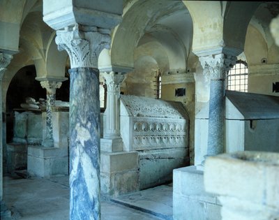 Arte merovingio: vista de la cripta de la Abadía de Jouarre de Merovingian