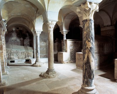 Arte merovingio: vista de la cripta de la Abadía de Jouarre. Siglo VII d.C. Sena y Marne de Merovingian