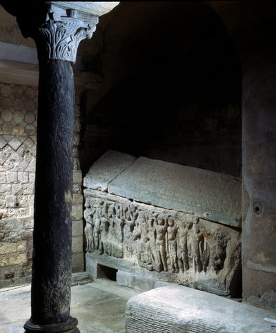 Arte merovingio: tumba de Agilberto (siglo VII), obispo de París de Merovingian