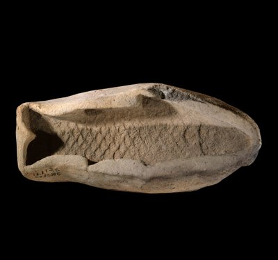 Mesopotamia: molde de terracota en forma de pez. Alrededor de 1800 a.C. De los platos reales del Palacio del Rey Zimrilim en Mari. París, Museo del Louvre de Mesopotamian