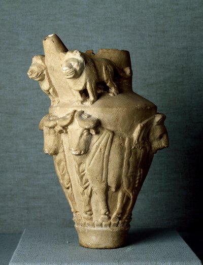 Arte mesopotámico: vaso ritual de piedra caliza con toros y leones de Mesopotamian Mesopotamian