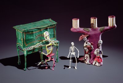 Figuras del Día de los Muertos como músicos de Mexican School