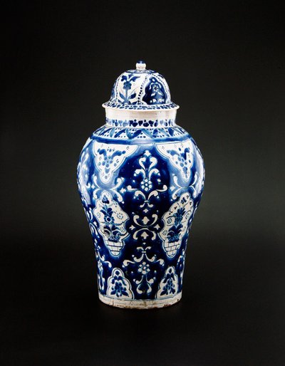 Jarra de Talavera, finales del siglo XIX de Mexican School