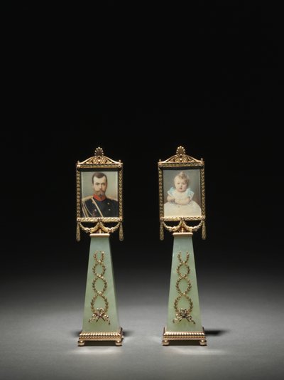 Miniaturas enmarcadas: Retrato del Zar Nicolás II y Retrato de la Gran Duquesa Olga, firma de Peter Carl Fabergé de Michael Evlampievich Perkhin