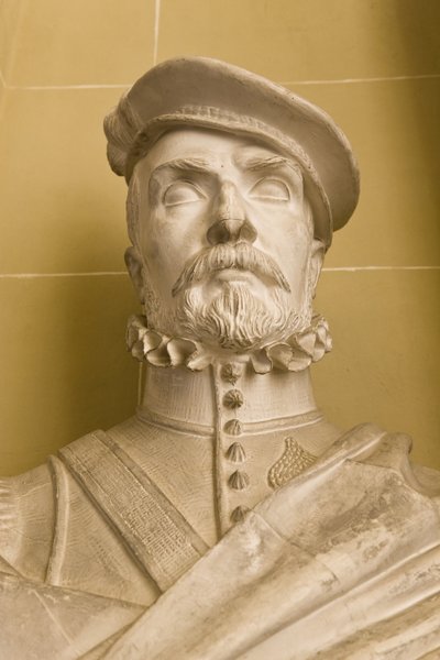 Copia de un busto retrato de Hernán Cortés (yeso) de Victor Louis