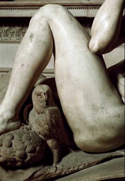 Alegoría del Día y la Noche: (detalle) de la noche. Mausoleo de Giuliano de Médici. Escultura de mármol de Michelangelo Buonarroti