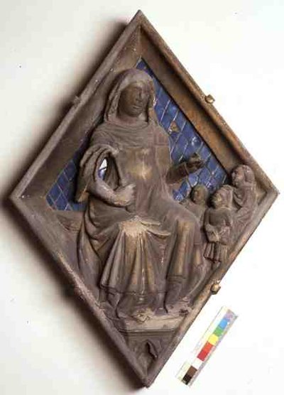 Gramática, azulejo en relieve del Campanile de Micheli Gino