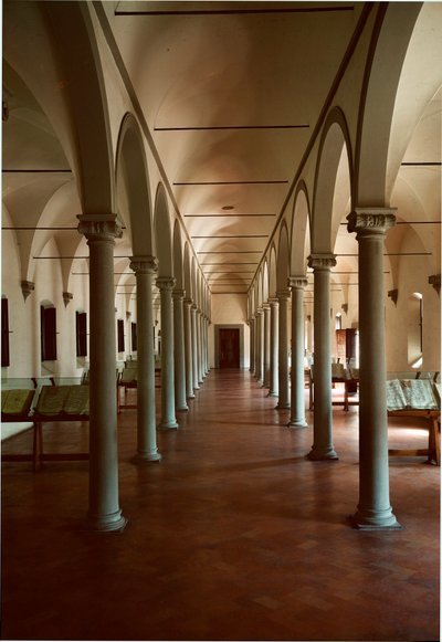 Biblioteca del convento de San Marco en Florencia, Italia. Arquitectura de Michelozzo di Bartolommeo Michelozzi conocido como Michelozzo Michelozzi (Florencia 1396 - 1472) de Michelozzo di Bartolommeo