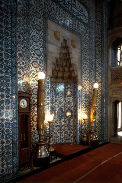 Vista interior de la Mezquita Rustem Pacha (1560-1564) de Mimar Sinan