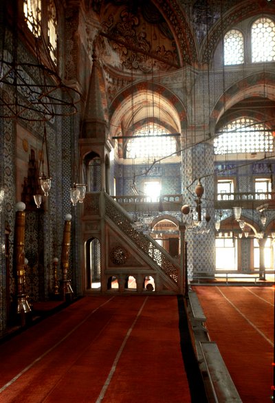 Vista interior de la Mezquita Rustem Pacha (1560-1564) de Mimar Sinan