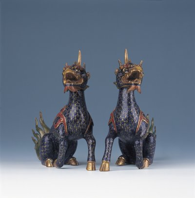 Un par de qilin sentados de Ming Dynasty   Wanli Period Chinese School