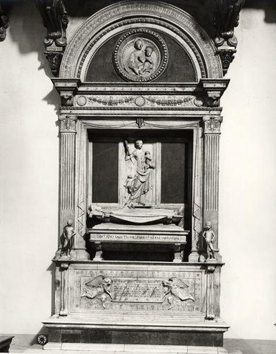 Monumento al Conde Ugo (m.1001) Margrave de Toscana de Mino da Fiesole