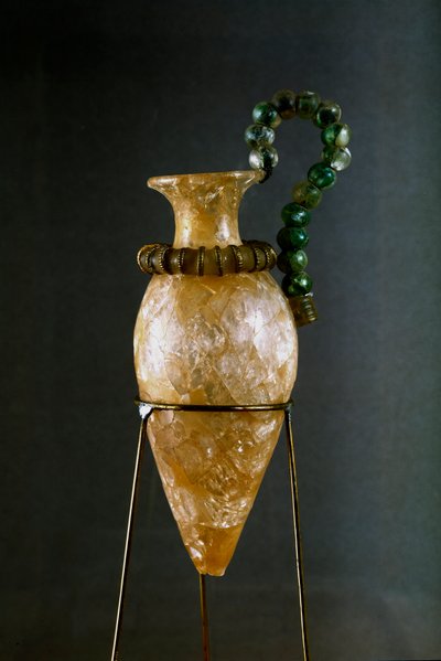 Arte minoico: rhyton de cristal de roca y cobre de la sala del tesoro del santuario de Zakros en Creta. 1700-1400 a.C. de Minoan
