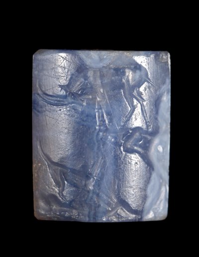 Sello cilíndrico, Periodo Minoico Medio III - Periodo Minoico Tardío I c.1800 - c.1450 a.C. (calcedonia azul) de Minoan
