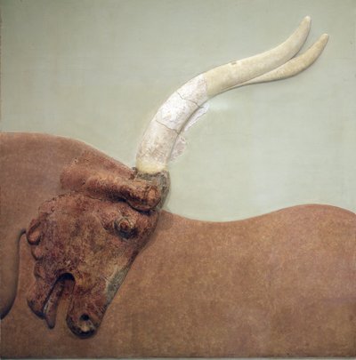 Arte minoico. Fragmento de fresco en relieve de yeso que muestra un toro cazado. Del palacio minoico en Knossos. 1600 - 1450 a.C. Museo Arqueológico, Heraklion, Creta de Minoan