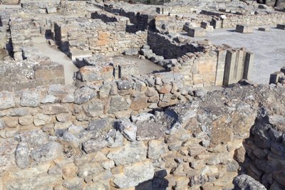 Sitio arqueológico minoico de Phaistos. Complejo noreste. Estas habitaciones se usaban para almacenar valiosos vasos rituales. El famoso 